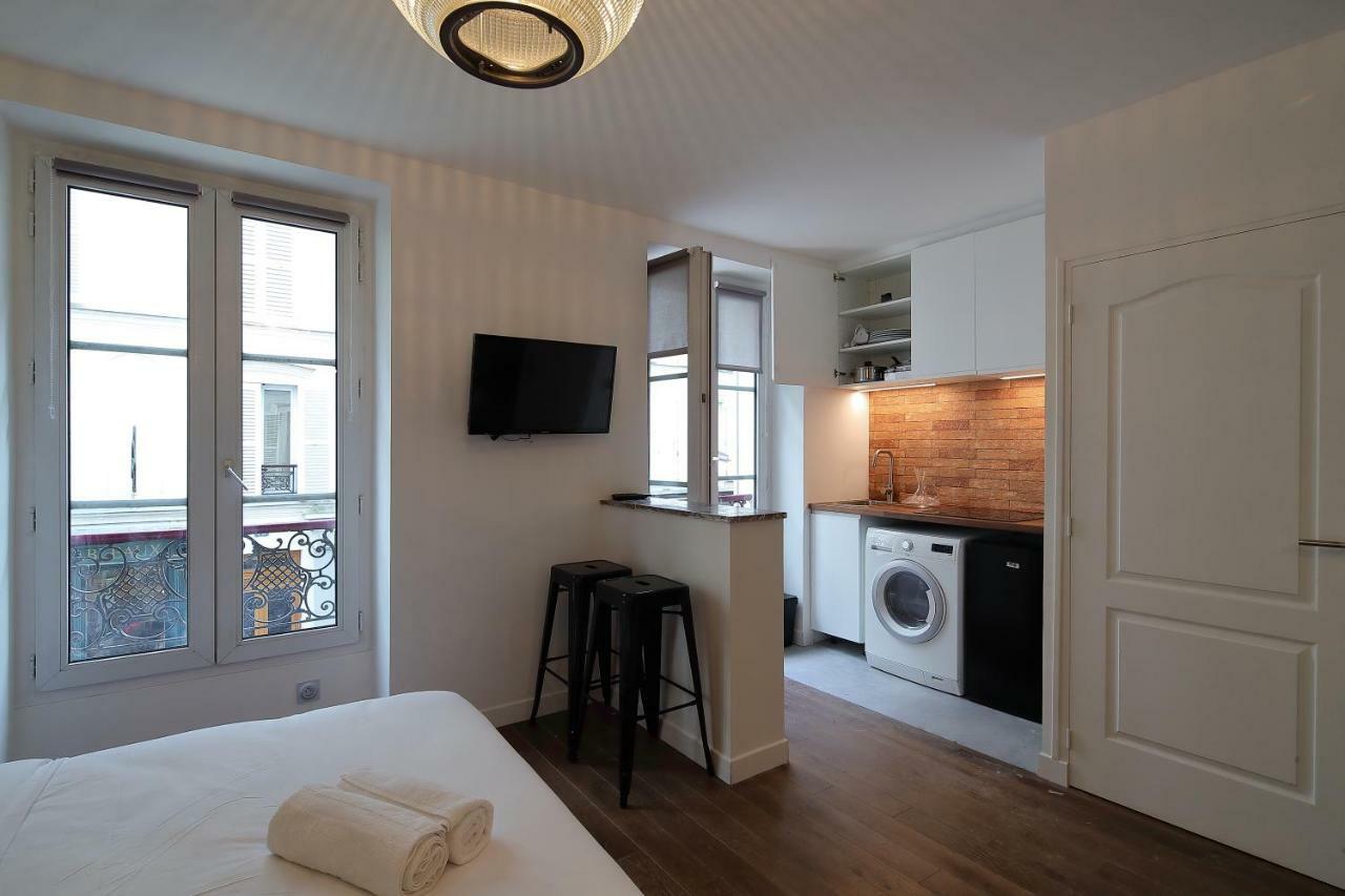 Appartement Studio de Charme proche Tour Eiffel et Rue Cler à Paris Extérieur photo